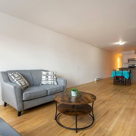 Lovely Rental Unit With Balcony~ Autoroute 40 Montréal Exterior foto