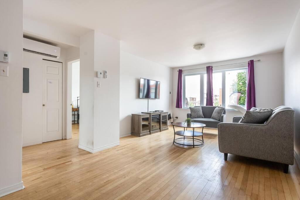 Lovely Rental Unit With Balcony~ Autoroute 40 Montréal Exterior foto