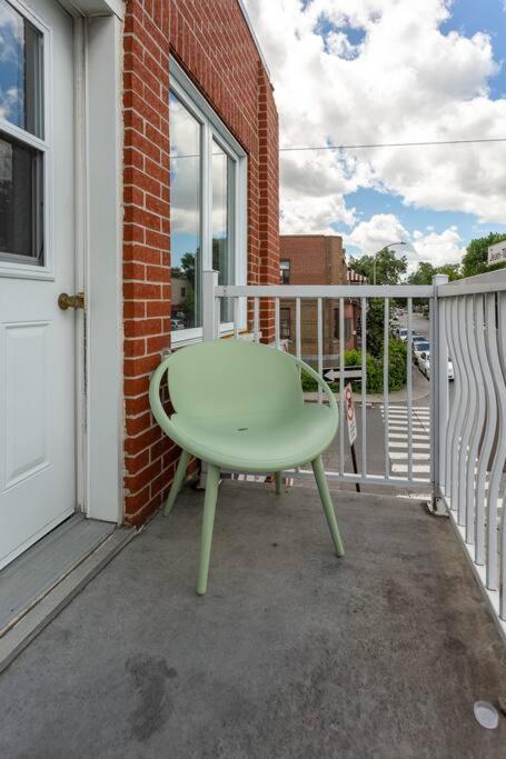 Lovely Rental Unit With Balcony~ Autoroute 40 Montréal Exterior foto