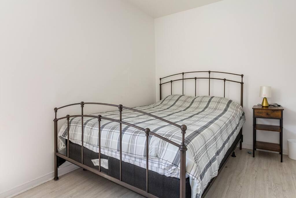 Lovely Rental Unit With Balcony~ Autoroute 40 Montréal Exterior foto